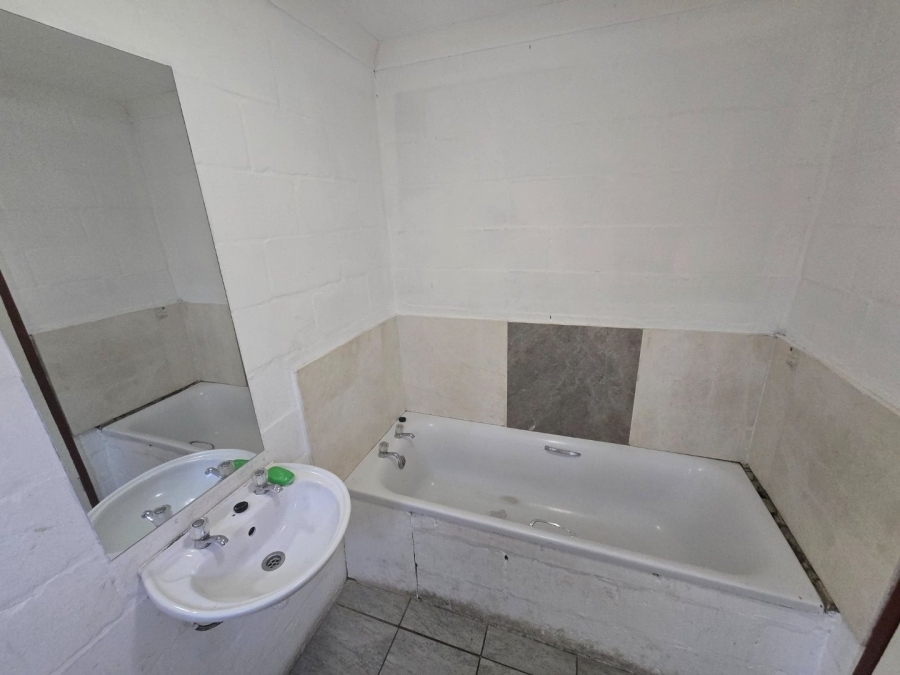 2 Bedroom Property for Sale in Pelican Park Western Cape